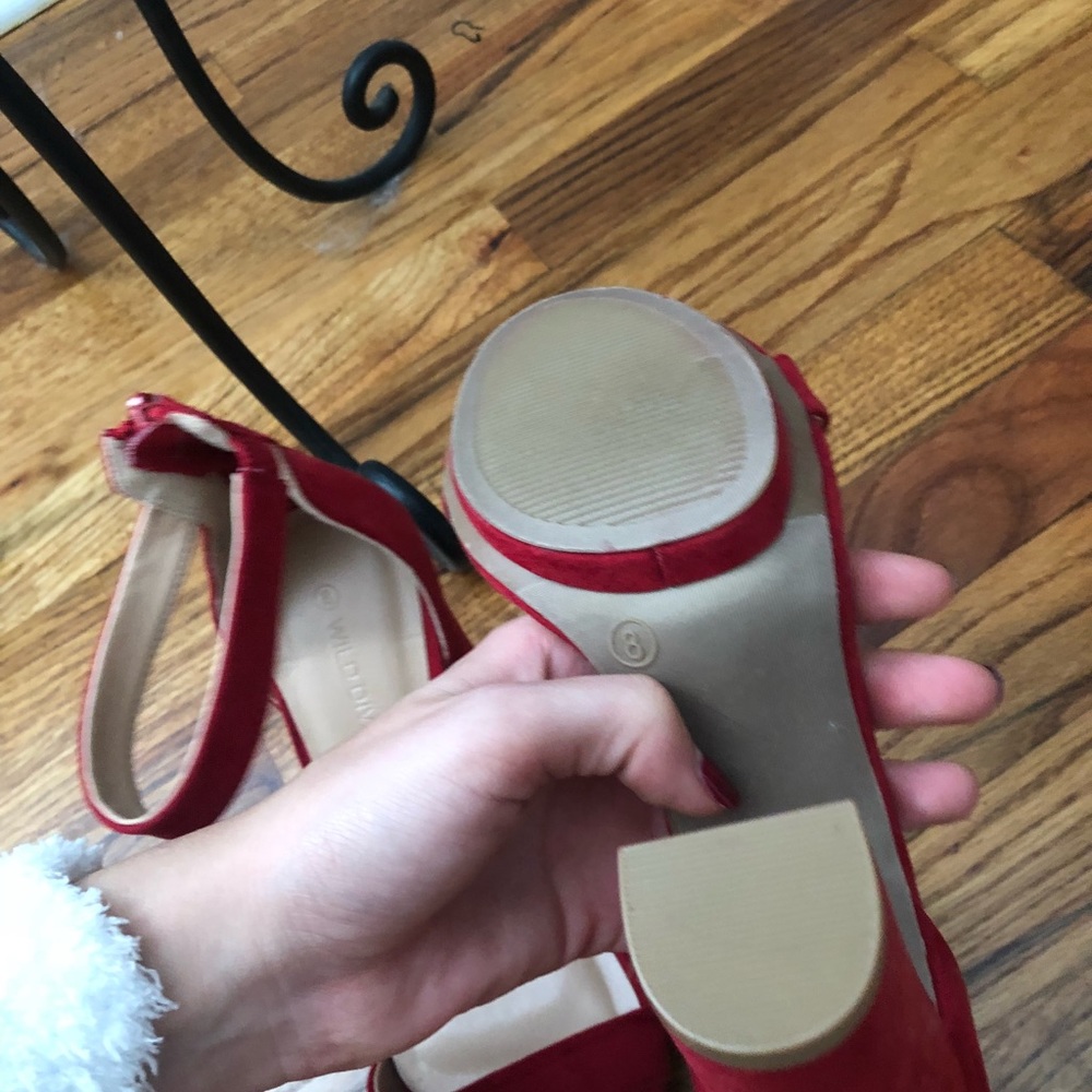 Red heels - Picture 3 of 3